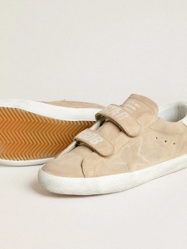 Old-School-Damenschuhe aus beigem Wildleder mit weisser Lederlasche an der Ferse