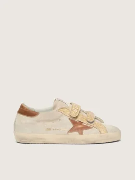 Old-School-Damenschuhe aus perlfarbigem Wildleder mit ziegelrotem Lederstern und Raffia-Riemen