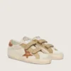 Old-School-Damenschuhe aus perlfarbigem Wildleder mit ziegelrotem Lederstern und Raffia-Riemen