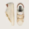 Old-School-Damenschuhe aus perlfarbigem Wildleder mit ziegelrotem Lederstern und Raffia-Riemen