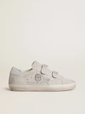 Old-School-Damensneaker aus hellgrauem Wildleder mit einem Lederstern mit Mikroglitter