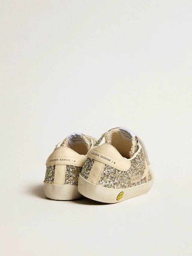 Old School Young in Platin-Glitzer mit Lederstern und Fersenlasche