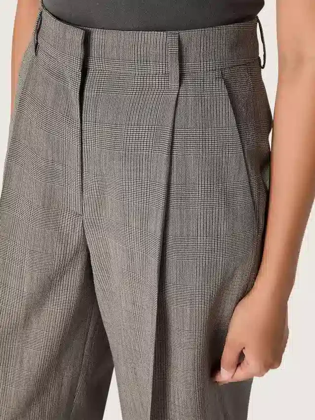 Oversize-Damenhose in grauem Prince-of-Wales-Karomuster