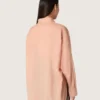 Oversize-Hemd für Damen aus korallenfarbenem Baumwollvoile mit Plissee-Detail