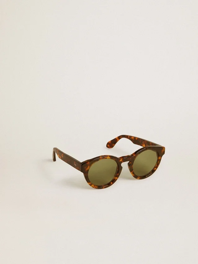 Panthos-Sonnenbrille im quadratischen Stil mit havannabraunem Rahmen und grünen Gläsern