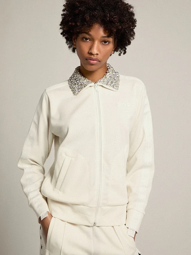 Papyrusweisses Sweatshirt mit Reissverschluss aus der Denise Star Collection und Kristallkragen