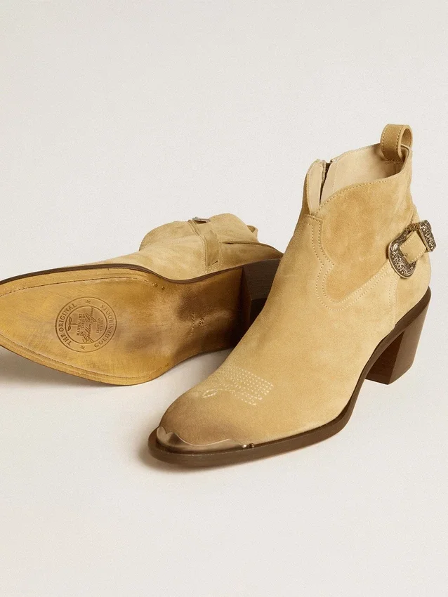 Patty-Stiefel aus sandfarbenem, gewachstem Wildleder