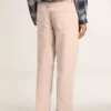 Rosa gefärbte Herrenjeans