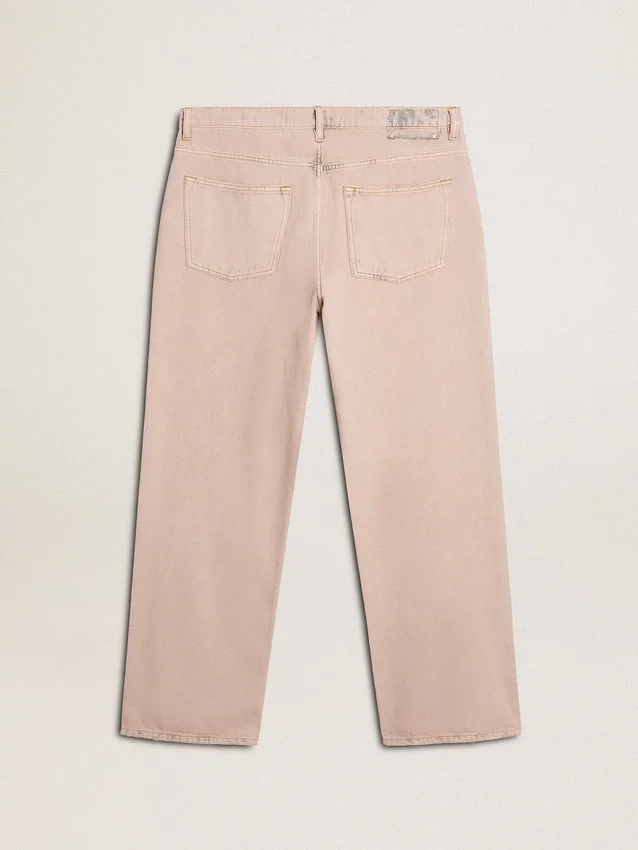 Rosa gefärbte Herrenjeans