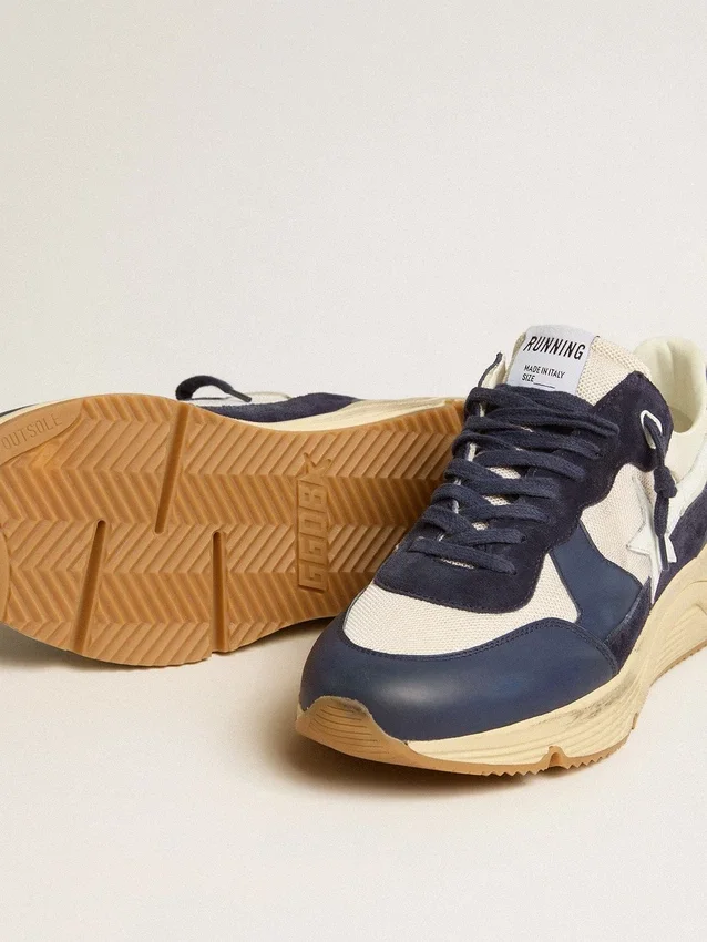 «Running Sole» aus cremefarbenem Mesh und blauem Leder mit einem weissen Lederstern