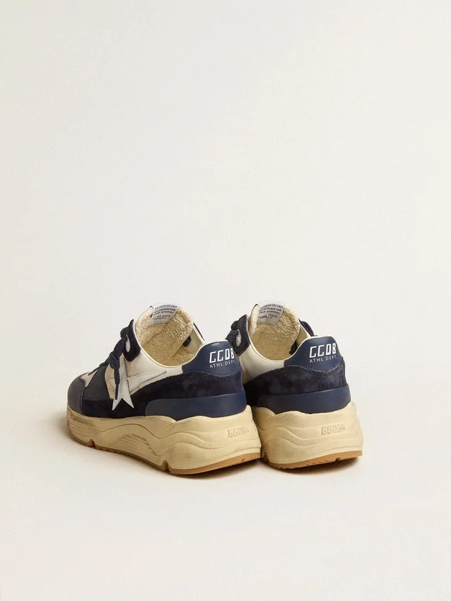 «Running Sole» aus cremefarbenem Mesh und blauem Leder mit einem weissen Lederstern