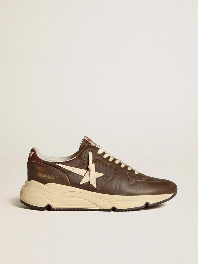 «Running Sole» aus Nylon und Leder mit TPU-Stern und Fersenlasche aus Nubukleder