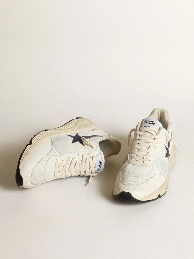Running Sole aus weissem Leder und Mesh mit blauem, laminiertem Lederstern