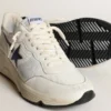 Running Sole aus weissem Leder und Mesh mit blauem, laminiertem Lederstern