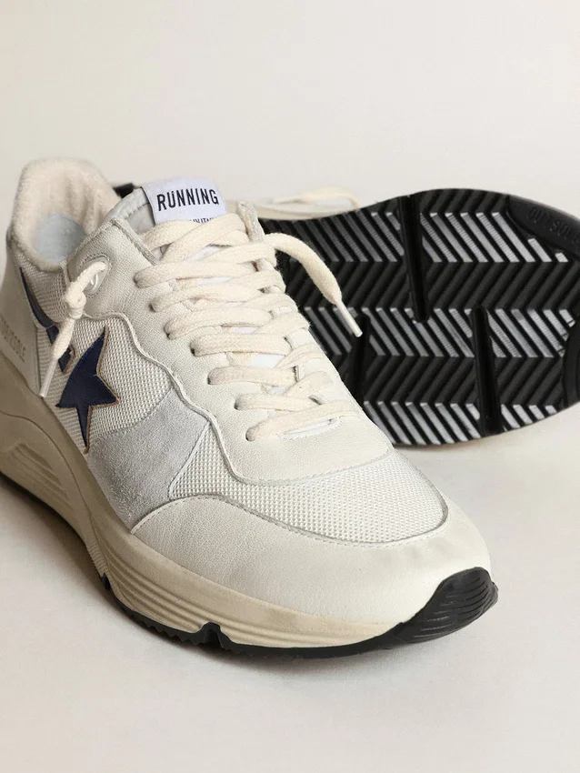 Running Sole aus weissem Leder und Mesh mit blauem, laminiertem Lederstern