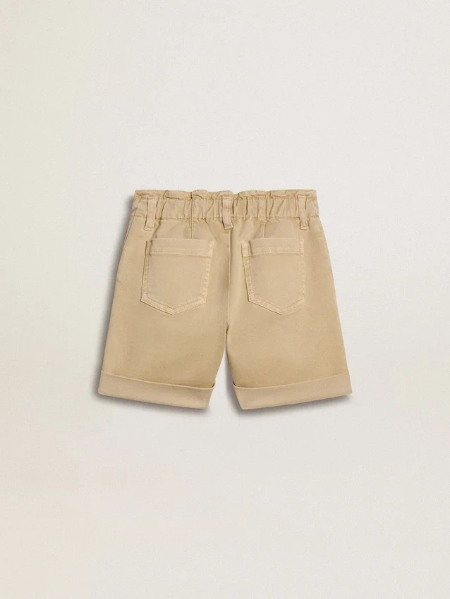 Sandfarbene Shorts für Mädchen mit gesticktem Logo