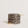 Schnürsenkel mit grauem und schwarzem Animal-Print und kontrastierenden goldenen Sternen