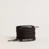 Schwarze Baumwollschnürsenkel mit kontrastierendem silbernem Logo