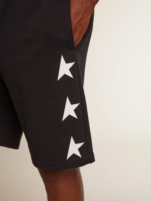 Schwarze Bermuda-Shorts für Herren mit weissen Sternen