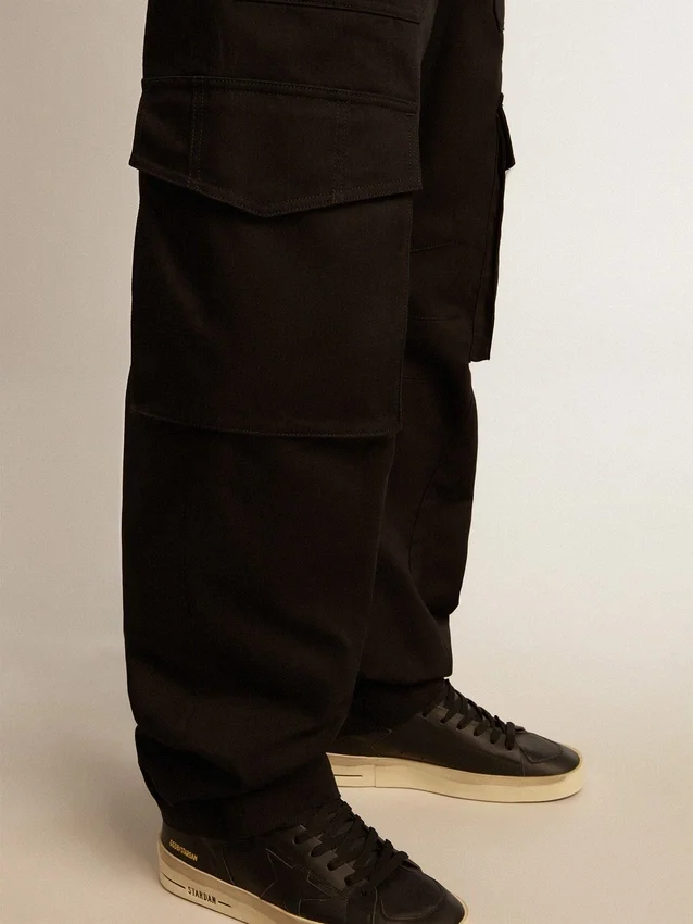 Schwarze Cargohose