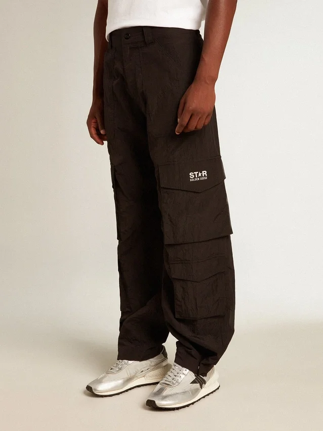 Schwarze Cargohose aus Ripstop-Nylon