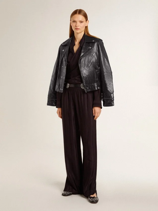 Schwarze Damen-Bikerjacke aus Leder mit Glanzeffekt