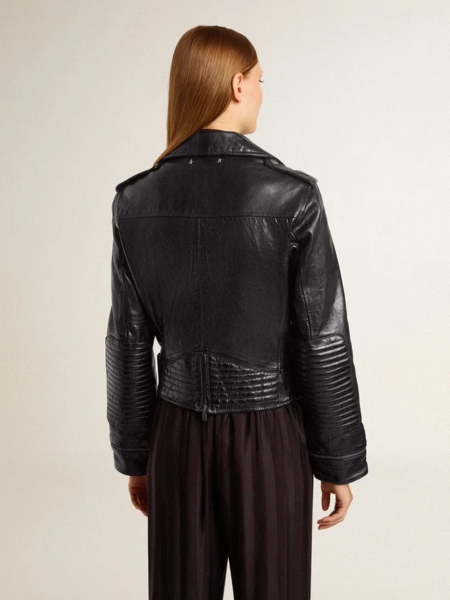 Schwarze Damen-Bikerjacke aus Leder mit Glanzeffekt