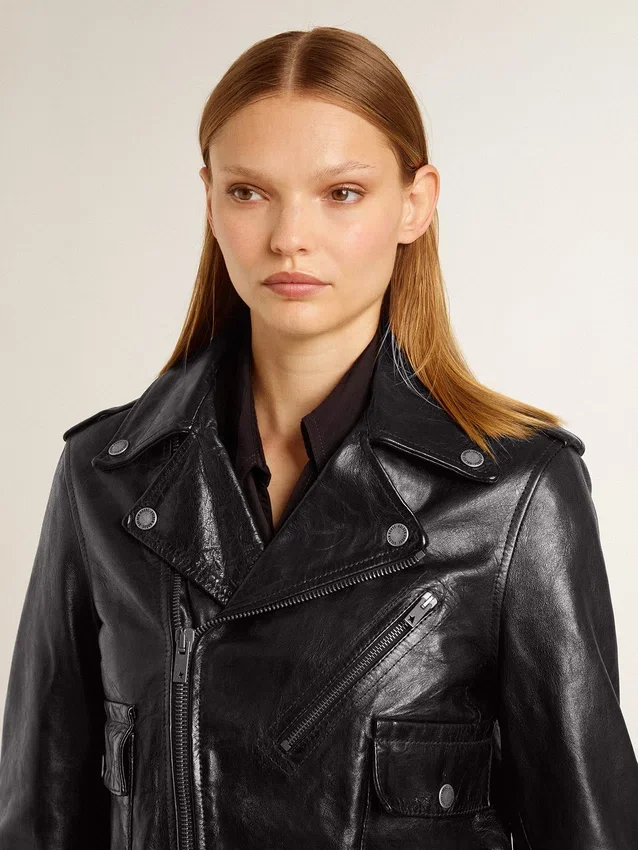 Schwarze Damen-Bikerjacke aus Leder mit Glanzeffekt