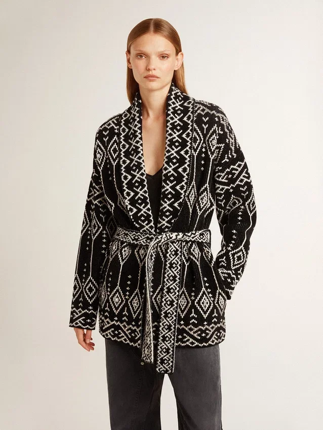 Schwarze Damen-Strickjacke mit Gürtel und Kristallen