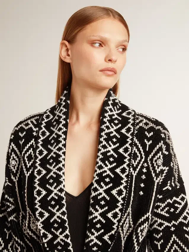Schwarze Damen-Strickjacke mit Gürtel und Kristallen