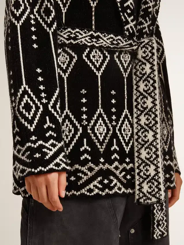 Schwarze Damen-Strickjacke mit Gürtel und Kristallen