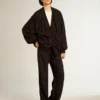 Schwarze Damen-Strickjacke mit schattierter Stickerei