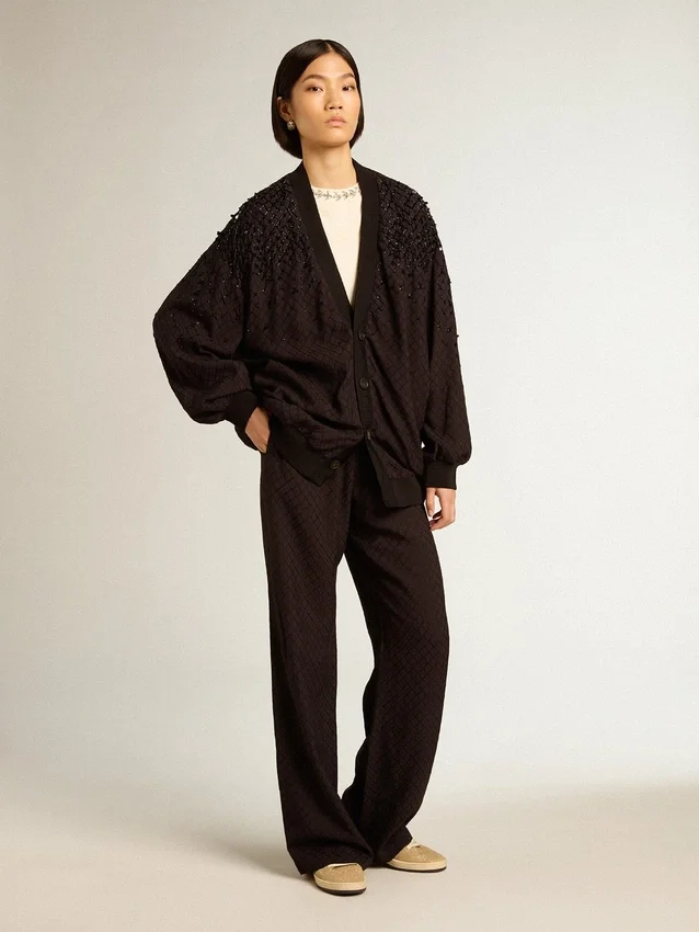 Schwarze Damen-Strickjacke mit schattierter Stickerei