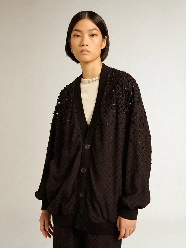 Schwarze Damen-Strickjacke mit schattierter Stickerei