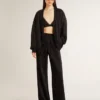 Schwarze Damen-Strickjacke mit Ton-in-Ton-Perlenstickerei im Toile-de-Jouy-Stil