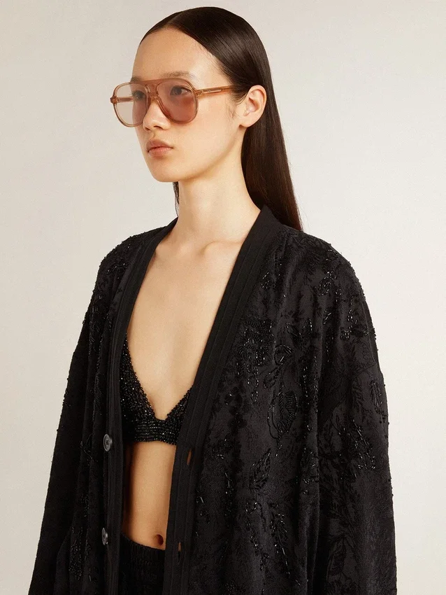 Schwarze Damen-Strickjacke mit Ton-in-Ton-Perlenstickerei im Toile-de-Jouy-Stil