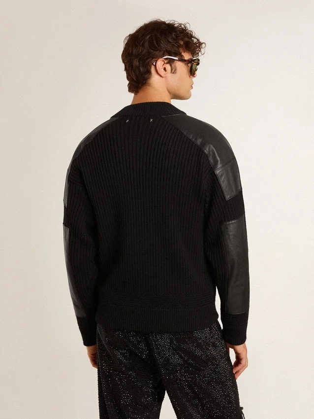 Schwarze Herrenjacke aus Merinowolle mit Ledereinsätzen
