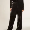 Schwarze Hose mit Samteffekt