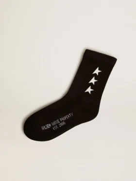 Schwarze Socken mit kontrastierenden weissen Sternen