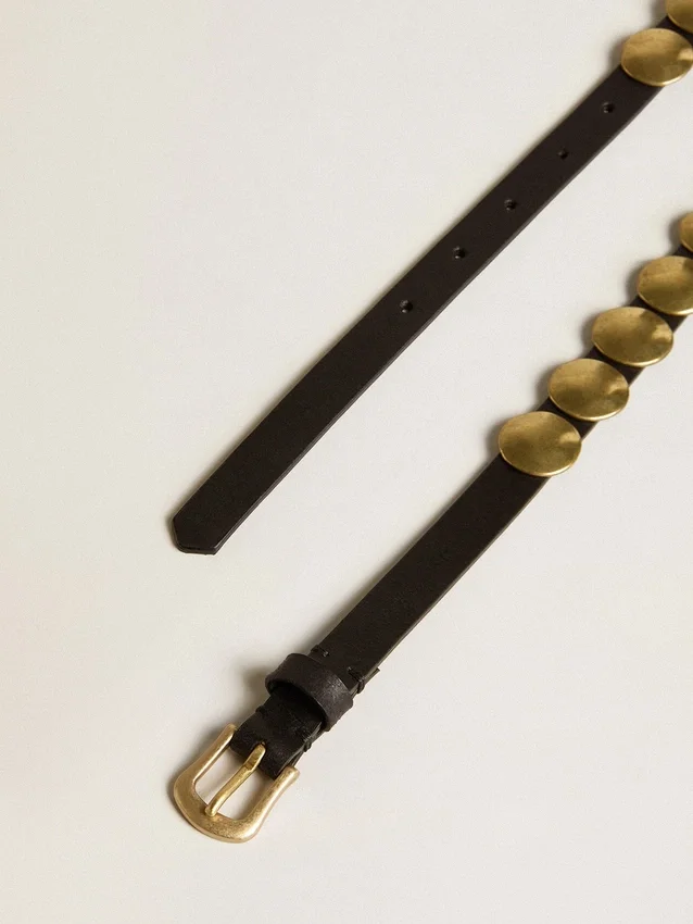 Schwarzer Trinidad-Gürtel aus gewaschenem Leder mit goldenen Nieten