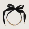 Schwarzes Choker-Band mit Nieten
