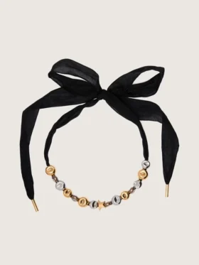 Schwarzes Choker-Band mit Nieten
