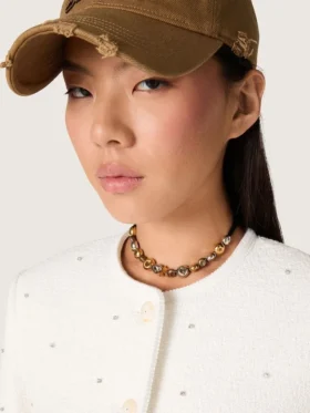 Schwarzes Choker-Band mit Nieten