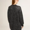 Schwarzes Damenkleid mit Rundhalsausschnitt und durchgehenden silbernen Pailletten