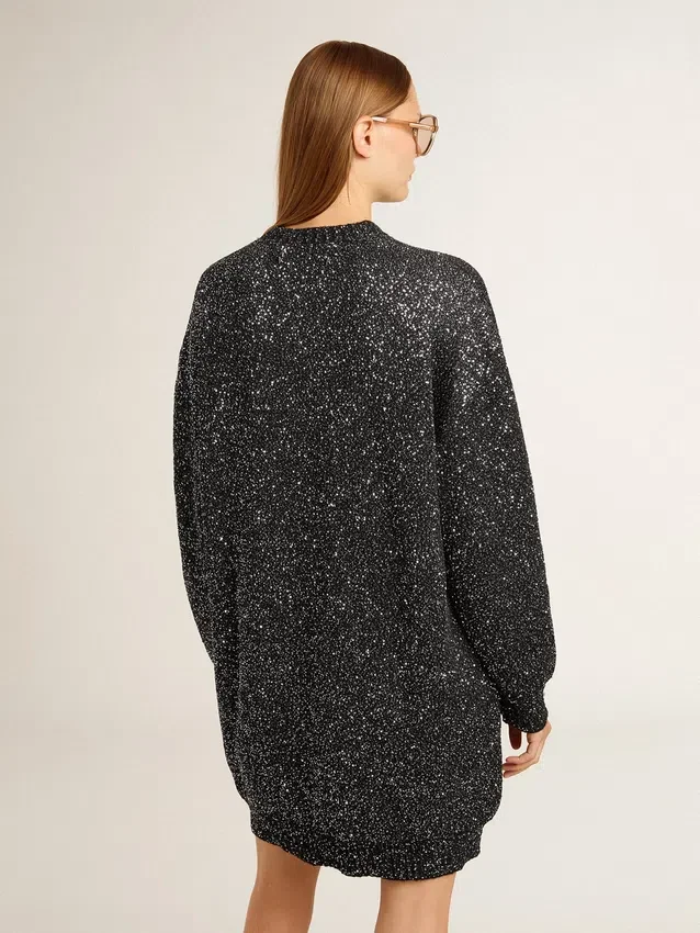 Schwarzes Damenkleid mit Rundhalsausschnitt und durchgehenden silbernen Pailletten