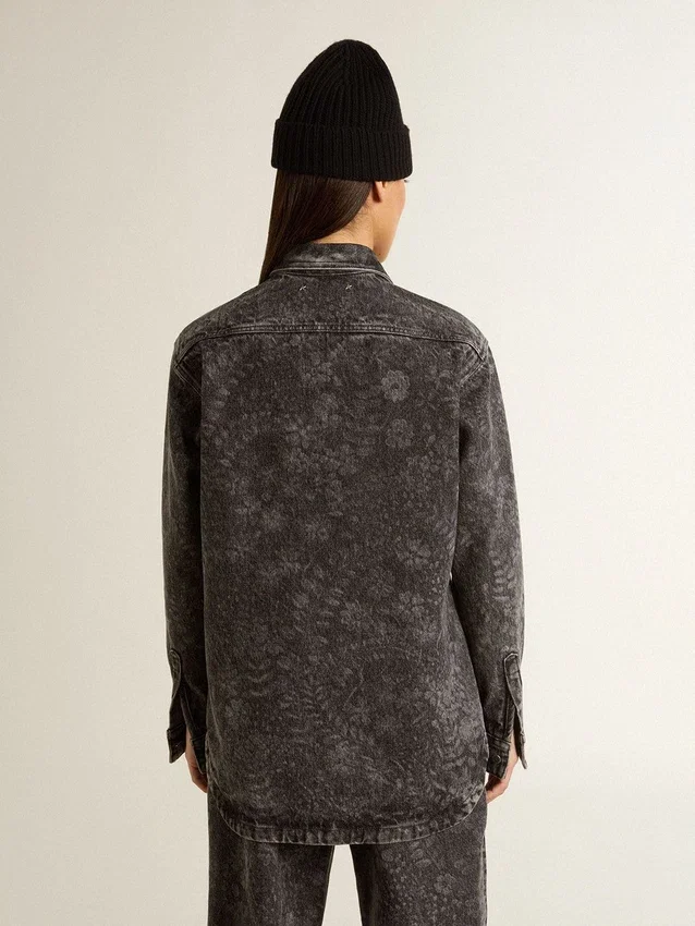 Schwarzes Denim-Hemd für Damen mit Ton-in-Ton-Blumenmuster