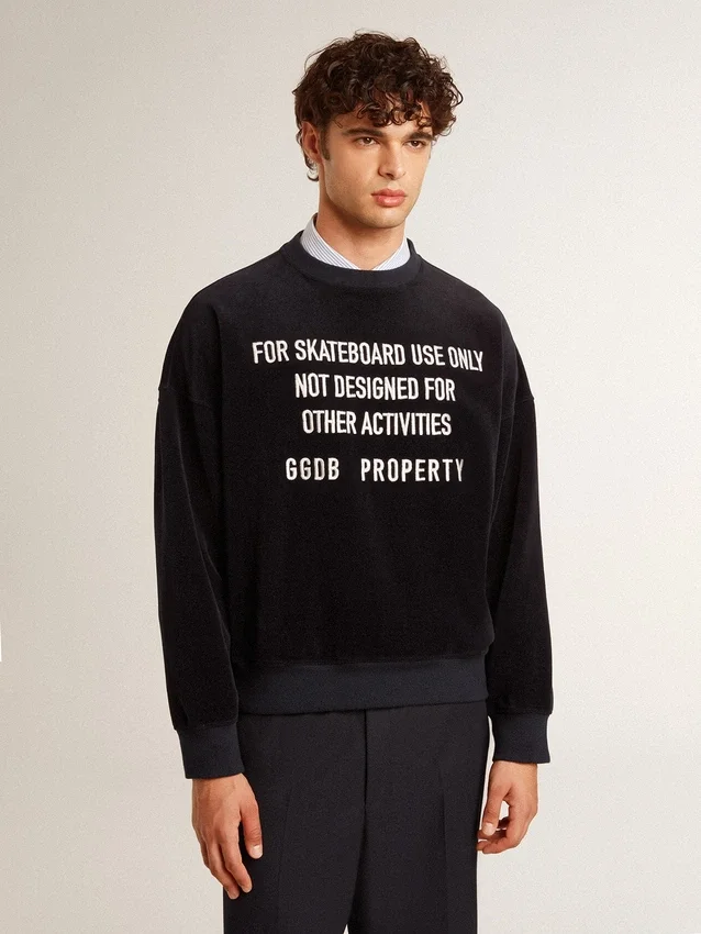 Schwarzes Sweatshirt mit Rundhalsausschnitt und gesticktem Schriftzug