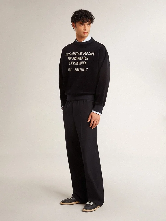 Schwarzes Sweatshirt mit Rundhalsausschnitt und gesticktem Schriftzug