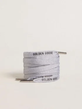 Silberfarbene Lurex-Schnürsenkel mit kontrastierendem schwarzem Logo