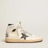 Sky-Star aus weissem Leder mit schwarzem Lederstern